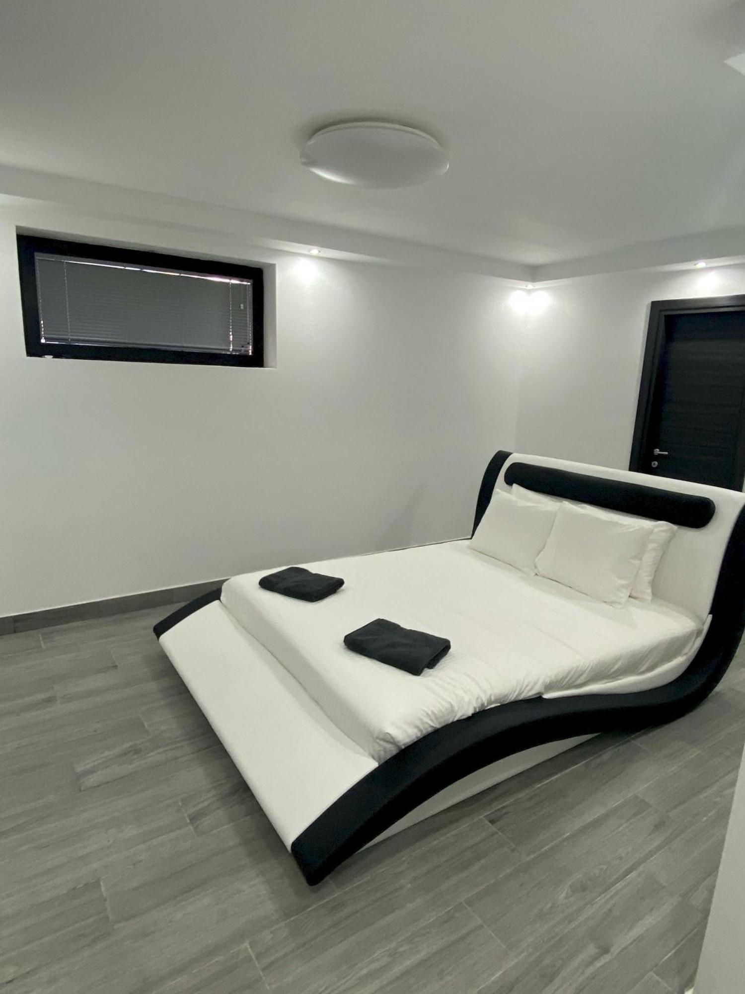 Villa Poseidon Corralejo With Private Heated Pool, Sauna And Stunning Volcano Views By Amazzzing Travel Exterior photo